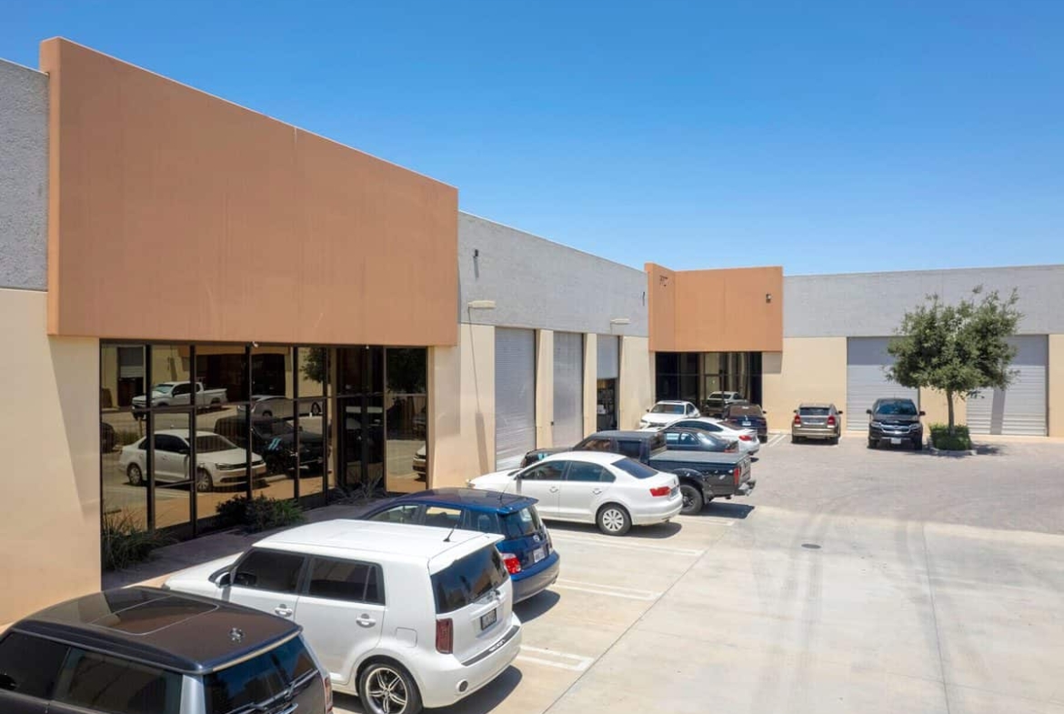 9027 Canoga Ave Canoga Park CA Building