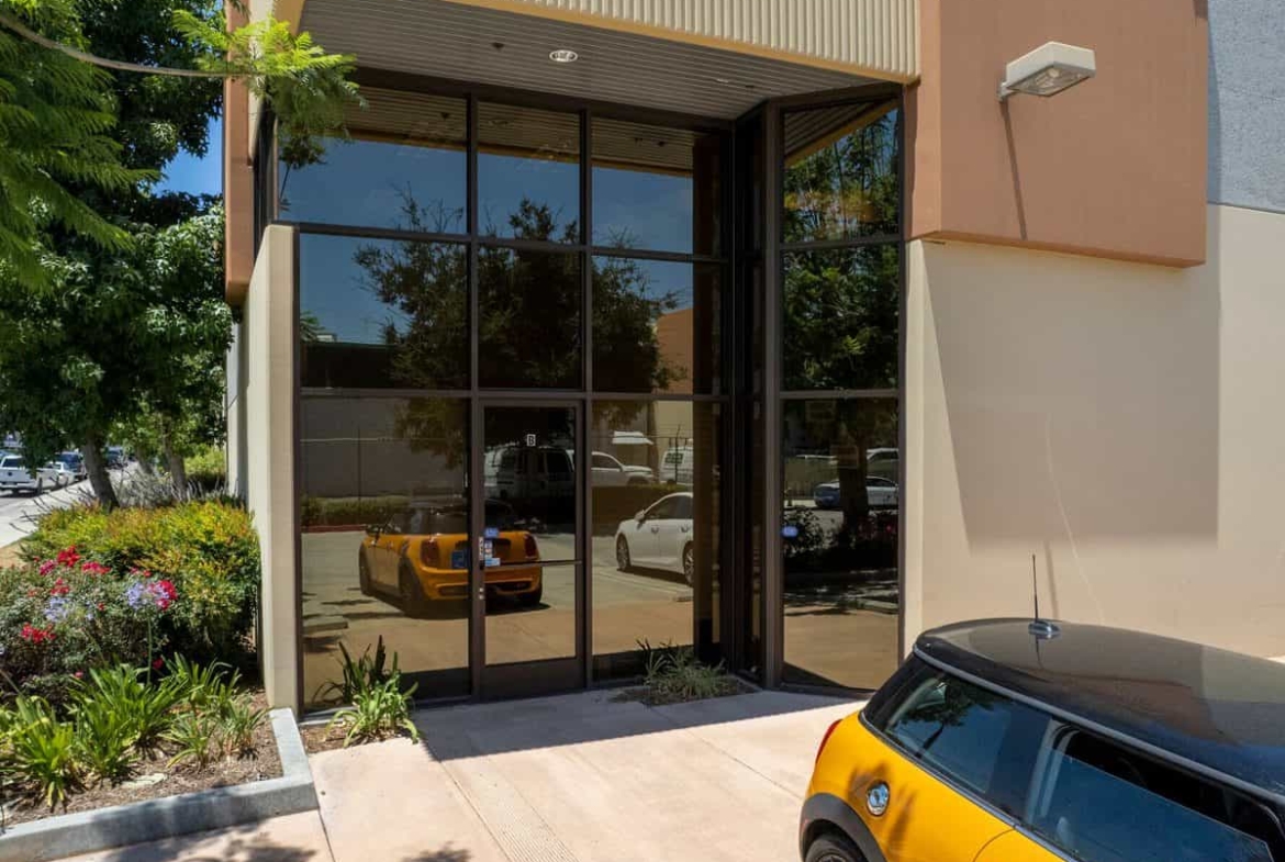 9027 Canoga Ave Canoga Park CA - Building Entrance