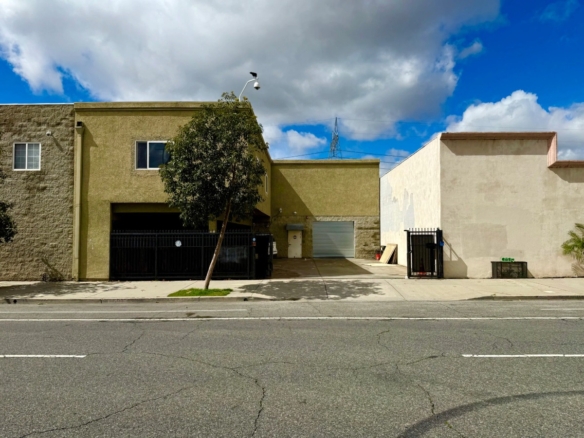 Commercial property at 8843 Lankershim Blvd, Sun Valley, CA – front exterior view